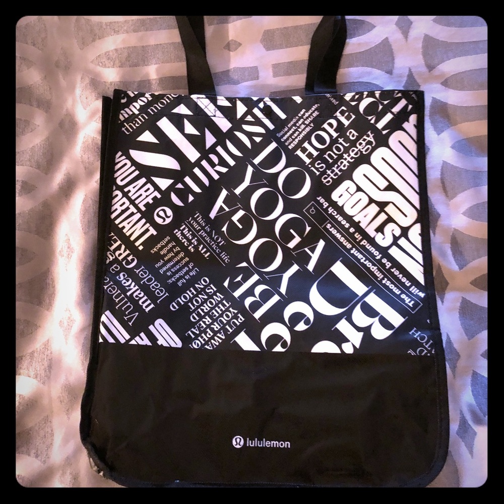 New lululemon medium shopping bag with snap